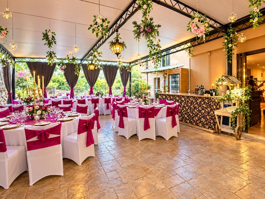 Cubierta de la masía decorada para un banquete